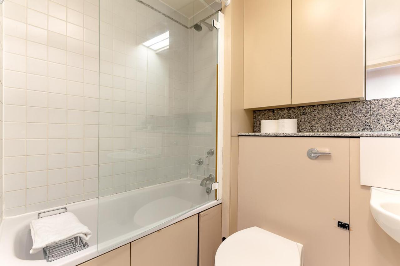 Point West Apartments ลอนดอน ภายนอก รูปภาพ
