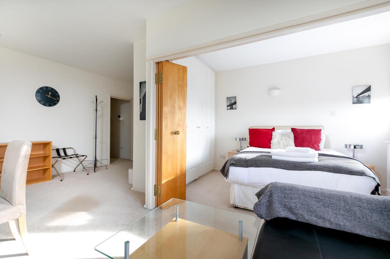Point West Apartments ลอนดอน ภายนอก รูปภาพ